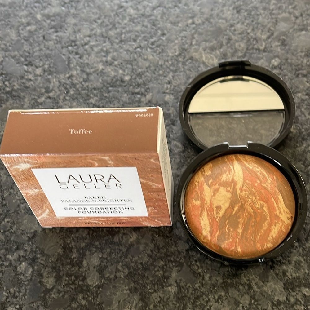 Laura Geller Baked Balance-N-Brighten Color Correcting Foundation in Toffee - Picture 3 of 6